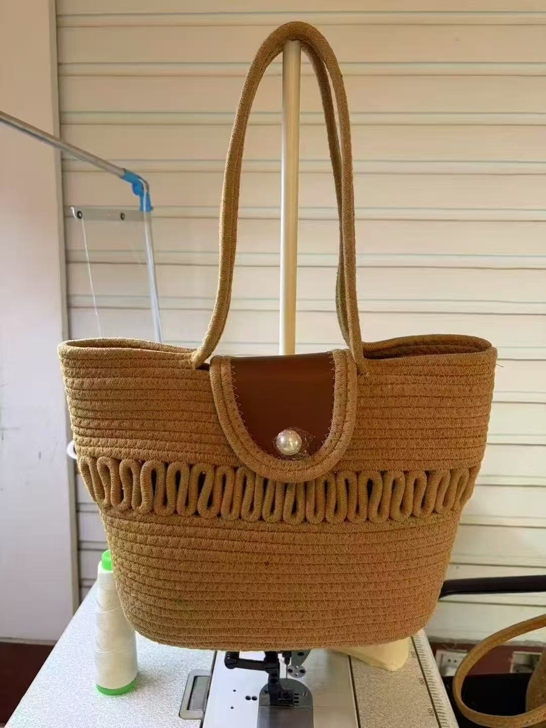 Women's Large Capacity Woven Straw Handbag 2025 New Summer Fashion Beach Bag Casual Tote Purse for Vacation Travel Shopping and Outdoor Activities Lightweight Breathable Natural Fiber Design