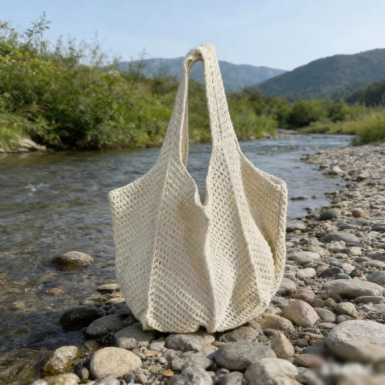 2026 New Large Capacity Woven Tote Bag Breathable Hollow Out Straw Shoulder Bag Casual Work Commuting Beach Bag Lightweight Summer Fashion Accessory for Women