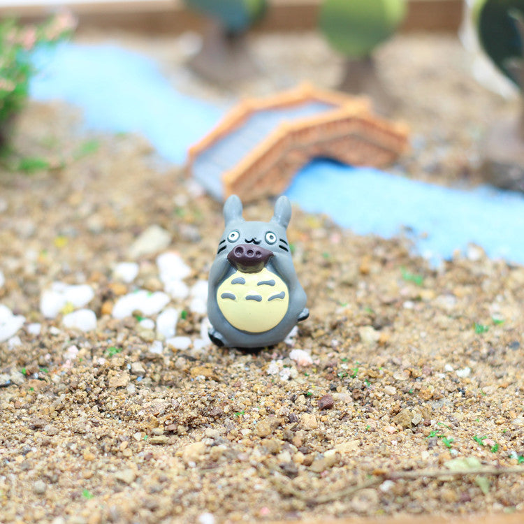Miniature Raincoat Totoro Resin Figurine for Terrariums Micro Landscape Garden Decoration Plant Holder Succulent Accessory Indoor Desk Ornament Japanese Kawaii Style Home Office Decor