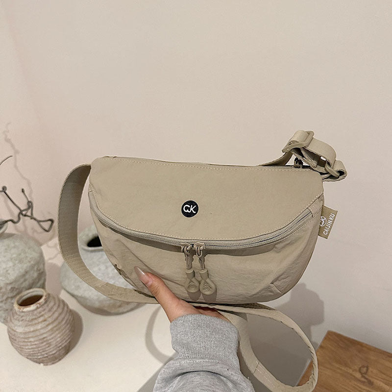 Trendy Lightweight Nylon Crossbody Bag for Women Minimalist Casual Small Shoulder Bag Fashionable Mochila Style Purse Ideal for Daily Use Travel and Streetwear Outfits