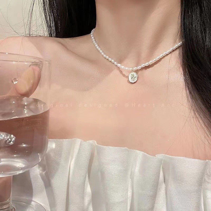 Sparkling Rhinestone and Pearl Necklace for Women Elegant Minimalist Locket Chain Trendy 2023 Fashion Jewelry Lightweight Luxury Delicate Choker Necklace Stylish Layering Piece