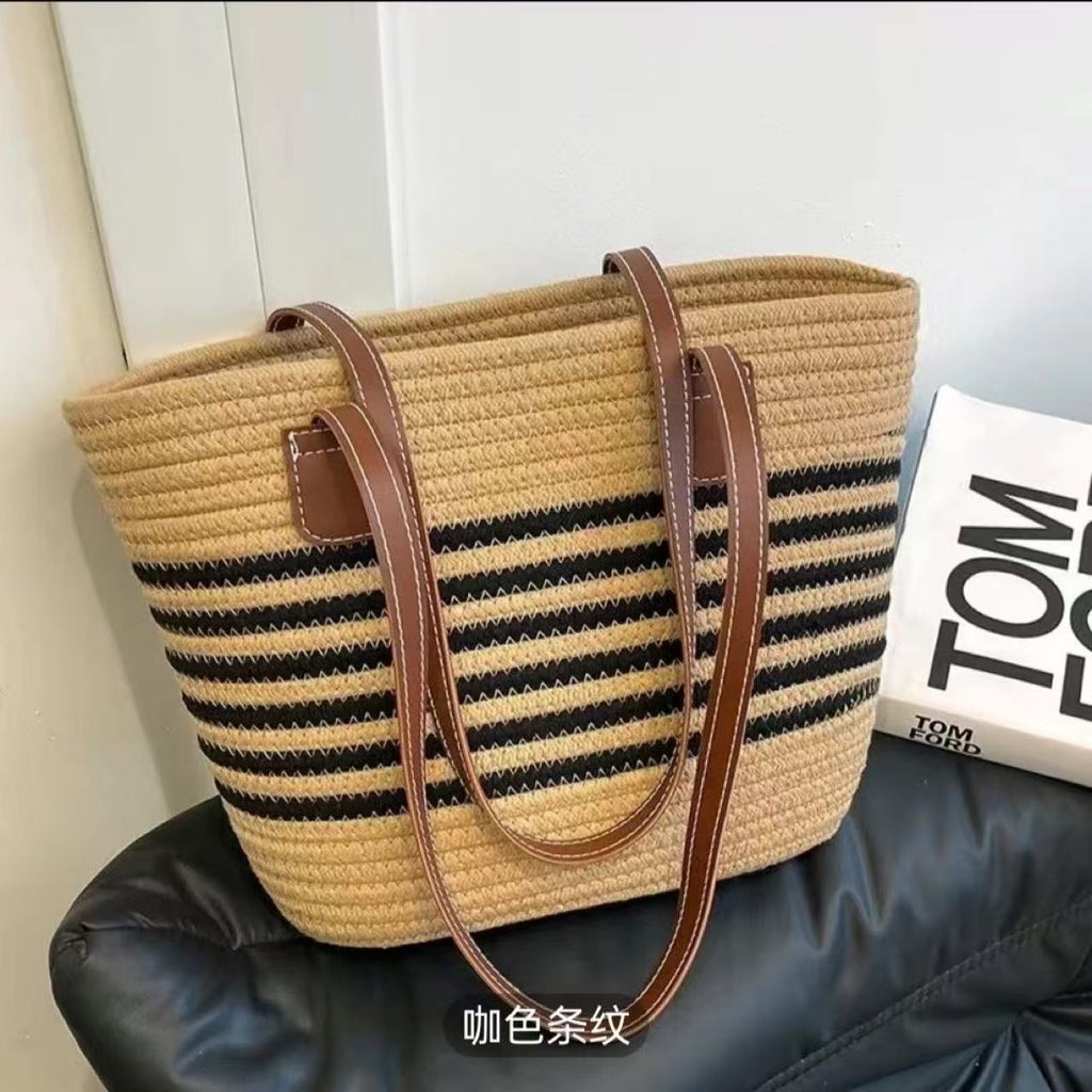 Women's Large Capacity Woven Straw Handbag 2025 New Summer Fashion Beach Bag Casual Tote Purse for Vacation Travel Shopping and Outdoor Activities Lightweight Breathable Natural Fiber Design
