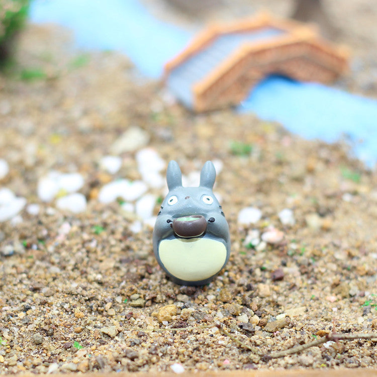 Miniature Raincoat Totoro Resin Figurine for Terrariums Micro Landscape Garden Decoration Plant Holder Succulent Accessory Indoor Desk Ornament Japanese Kawaii Style Home Office Decor