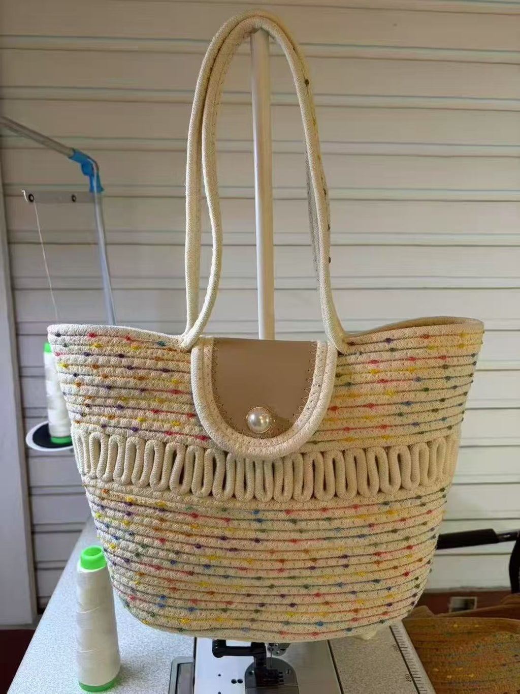 Women's Large Capacity Woven Straw Handbag 2025 New Summer Fashion Beach Bag Casual Tote Purse for Vacation Travel Shopping and Outdoor Activities Lightweight Breathable Natural Fiber Design