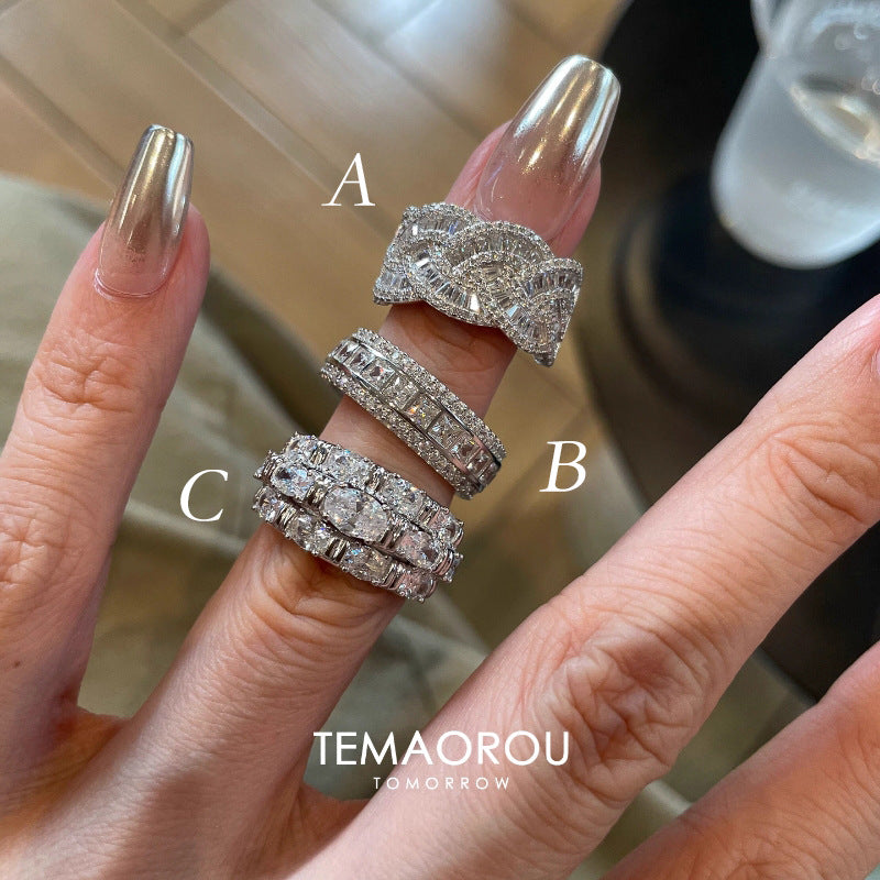 Vintage Style Stackable Statement Ring with Brilliant Cubic Zirconia Crystals for Women Luxury Old Money Aesthetic Oversized Index Finger Ring High End Glamorous Jewelry