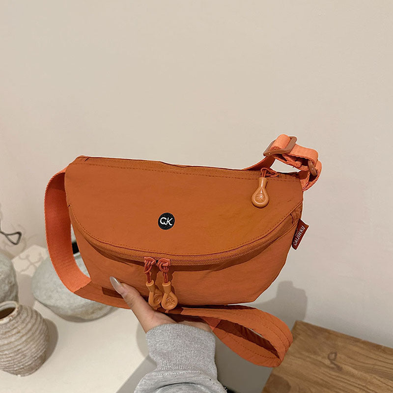 Trendy Lightweight Nylon Crossbody Bag for Women Minimalist Casual Small Shoulder Bag Fashionable Mochila Style Purse Ideal for Daily Use Travel and Streetwear Outfits